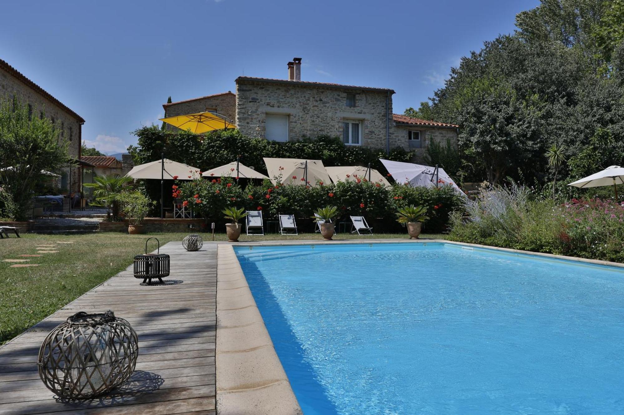 Hotel Le Mas Trilles Сере Экстерьер фото